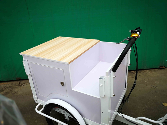 Personalize o carrinho de comida triciclo de três rodas para operação fácil e eficiência