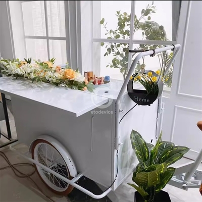 Experimente o encanto da refeição móvel do condado de Los Angeles com carrinhos de comida de triciclos