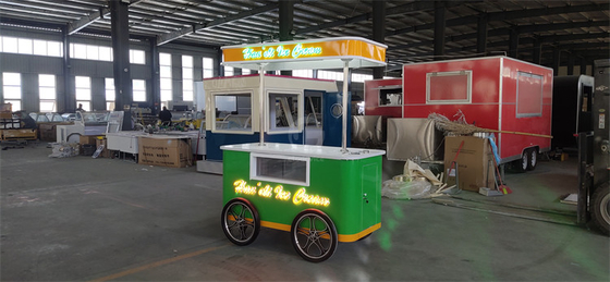 OEM CE aprovado 4 rodas Cargo Bike com congelador Carrinhos de venda de alimentos para venda sorvete triciclo elétrico